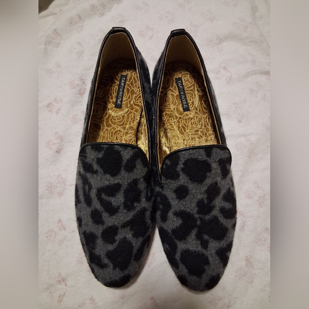 NEW! Size 10.5 B Taryn Rose Gray Fuzzy Animal Print Loafers - Picture 4 of 7